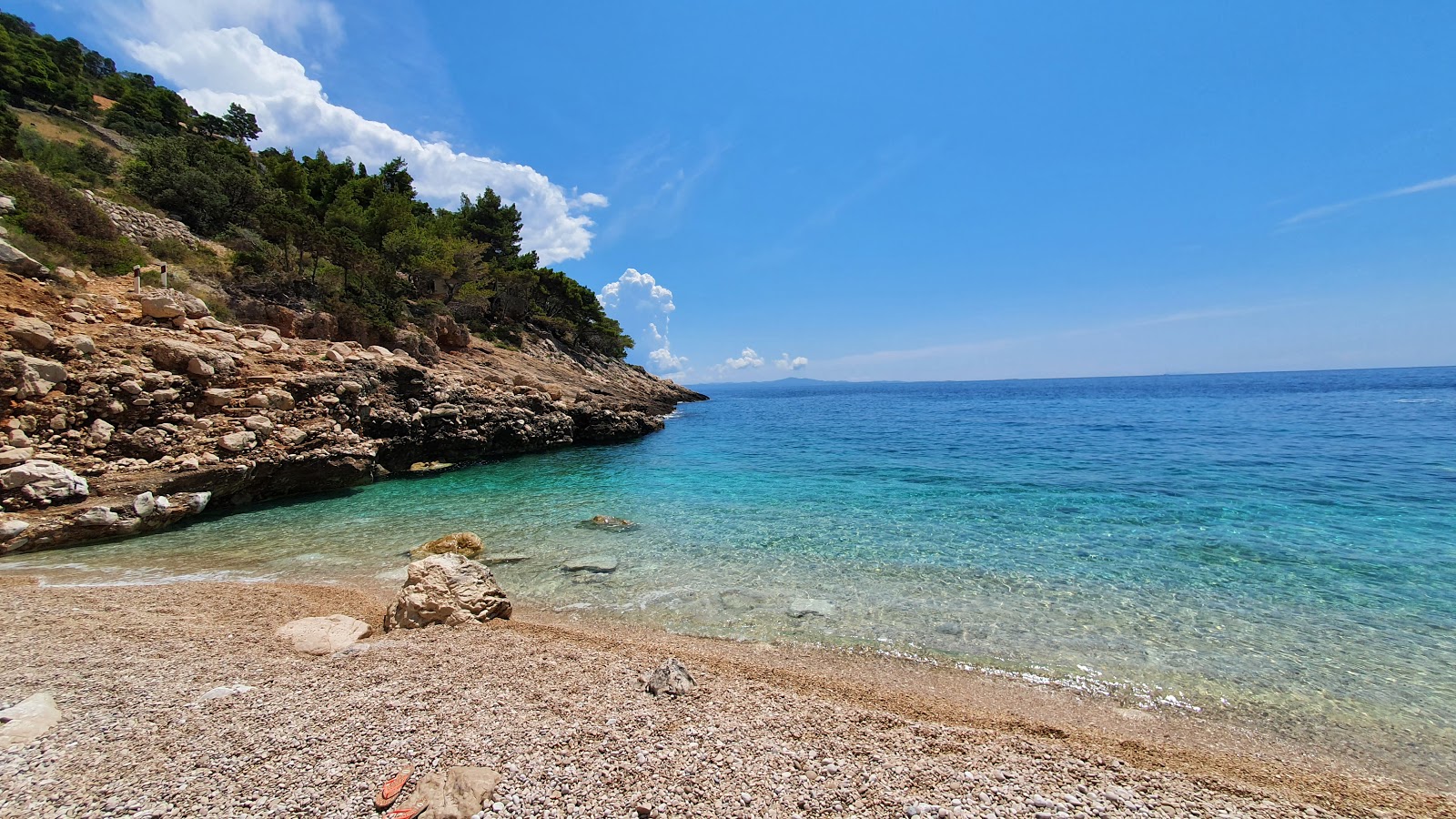 Lucisca bay beach'in fotoğrafı çok temiz temizlik seviyesi ile