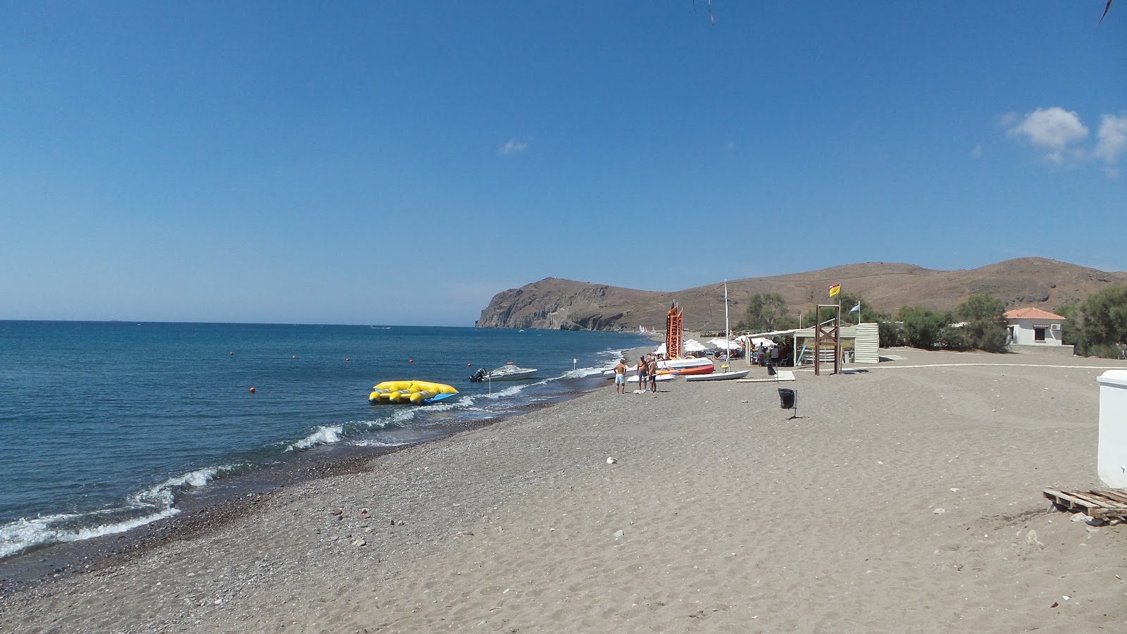 Fotografie cu beach of Eresos cu o suprafață de apă verde deschis