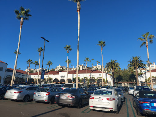 Shopping Mall «Crystal Cove Shopping Center», reviews and photos, 7845-8085 East Coast Hwy, Newport Beach, CA 92657, USA