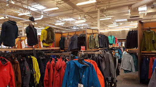 Camping Store «REI», reviews and photos, 144 Glen Cove Rd, Carle Place, NY 11514, USA