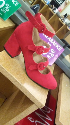 Shoe Store «DSW Designer Shoe Warehouse», reviews and photos, 2453 NW 185th Ave, Hillsboro, OR 97124, USA