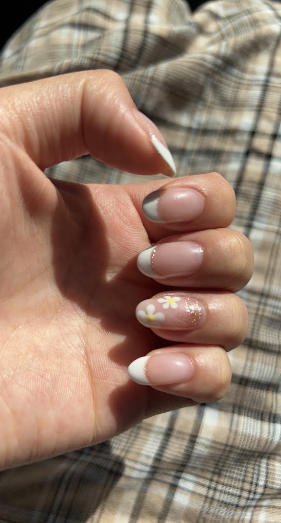 Lee Nails & Spa 17361