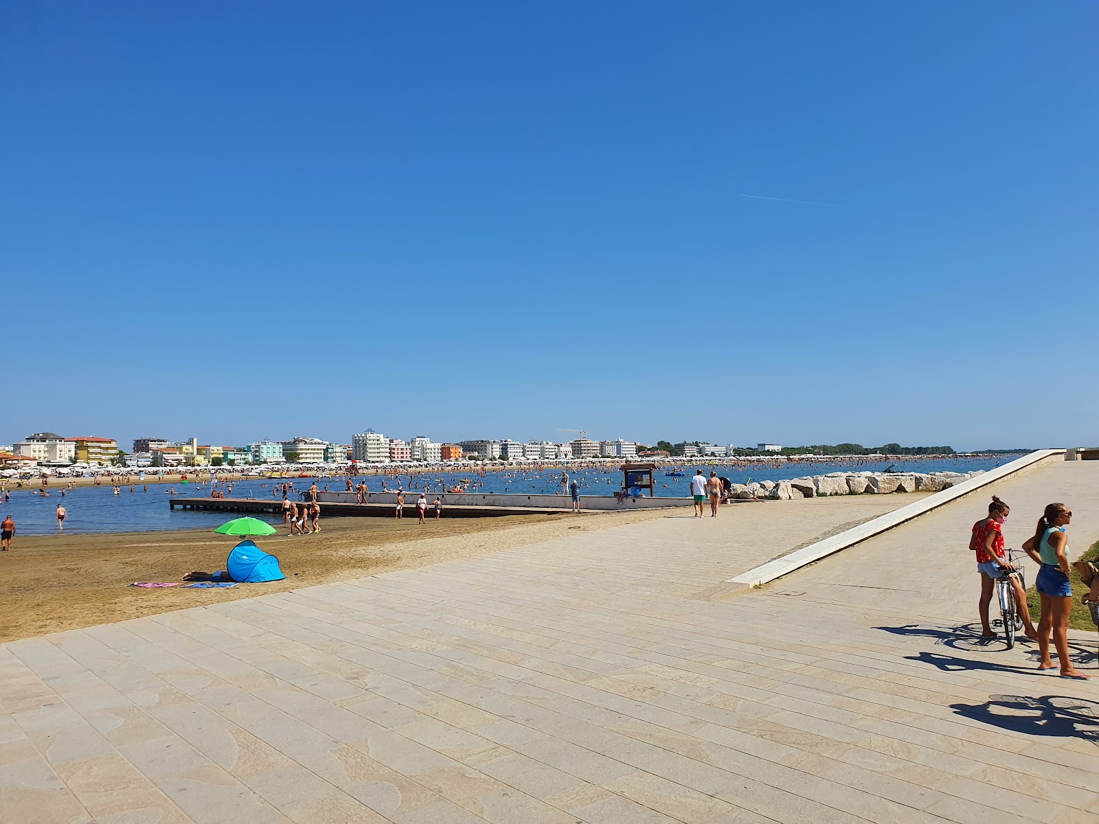 Spiaggia di Caorle'in fotoğrafı - tatil için iyi evcil hayvan dostu nokta