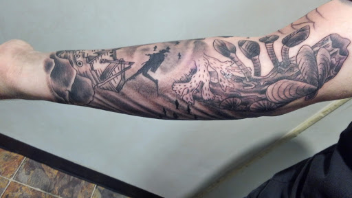 Tattoo Shop «Aces & Eights Tattoo Shop», reviews and photos, 6846 Park Blvd N, Pinellas Park, FL 33781, USA