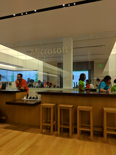 Computer Store «Microsoft Store - Tysons Corner Center», reviews and photos, 1961 Chain Bridge Rd, Tysons, VA 22102, USA
