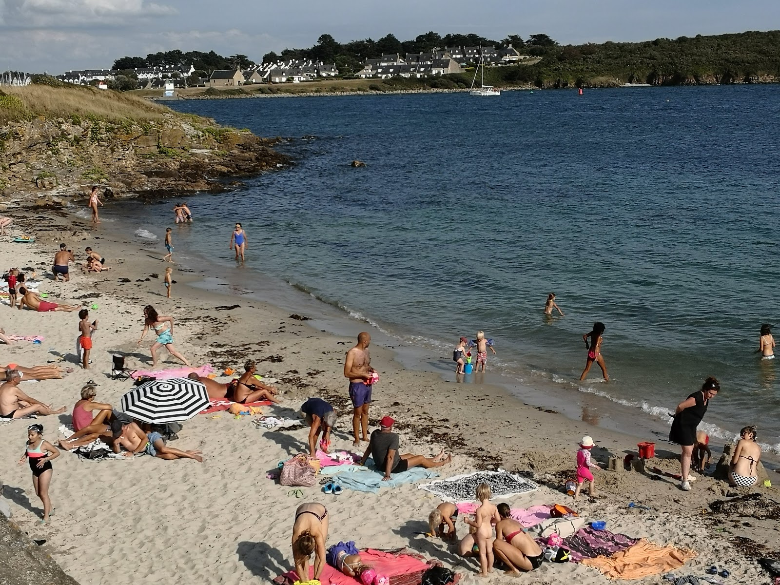 Plage de Port-Sable'in fotoğrafı - rahatlamayı sevenler arasında popüler bir yer