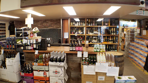 Liquor Store «Beverage Warehouse», reviews and photos, 1 East St, Winooski, VT 05404, USA