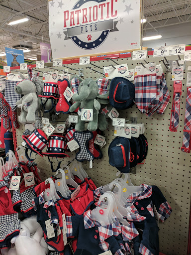 Pet Supply Store «Petco Animal Supplies», reviews and photos, 8644 E 96th St, Fishers, IN 46038, USA