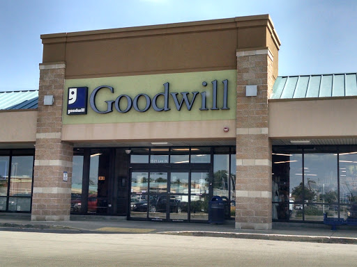 Thrift Store «Goodwill Store & Donation Center», reviews and photos, 1521 Lee St, Des Plaines, IL 60018, USA