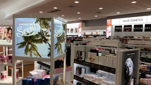 Shopping Mall «Mount Pleasant Towne Centre», reviews and photos, 1218 Belk Dr, Mt Pleasant, SC 29464, USA