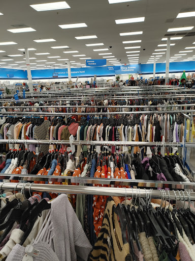 Clothing Store «Ross Dress for Less», reviews and photos, 7065 Cermak Rd, Berwyn, IL 60402, USA