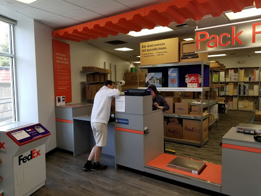 Print Shop «FedEx Office Print & Ship Center», reviews and photos, 518 Central Way, Kirkland, WA 98033, USA