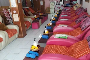 Thai Smail Massage and Salon image