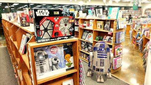 Book Store «Half Price Books», reviews and photos, 713 Harwood Rd, Bedford, TX 76021, USA