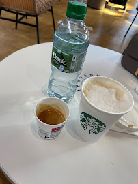 Plats et boissons du Café Starbucks aéroport Lyon T1 à Colombier-Saugnieu - n°9