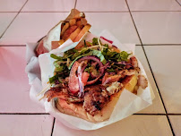 Plats et boissons du Restaurant allemand Sürpriz - Berliner Kebab à Paris - n°4