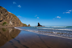 Photo de Anawhata Beach zone sauvage
