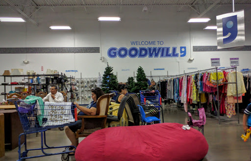 Thrift Store «Pebble Creek Goodwill Retail Store & Donation Center», reviews and photos, 15433 W McDowell Rd, Goodyear, AZ 85395, USA