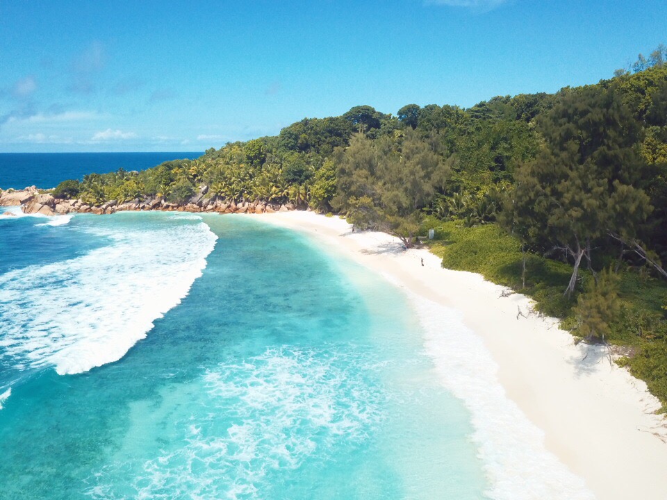 Foto di Spiaggia Anse Cocos e il suo bellissimo paesaggio