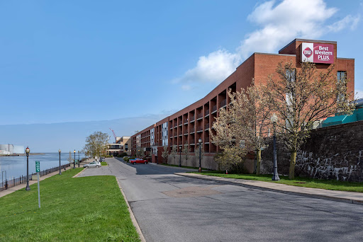 Best Western Plus Oswego Hotel And Conference Center image 1