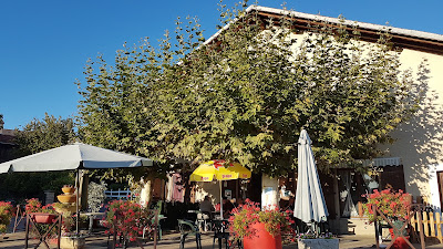 Le Café des Platanes à Cranves-Sales