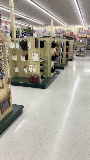 Craft Store «Hobby Lobby», reviews and photos, 2102 N Neil St Suite 2, Champaign, IL 61820, USA