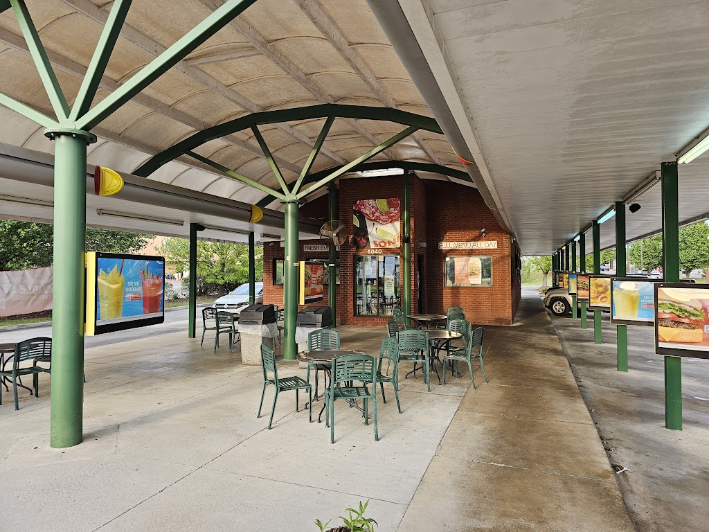 Sonic Drive-In 35811