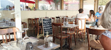 Atmosphère du Restaurant français Restaurant Port Lauzières à Nieul-sur-Mer - n°20