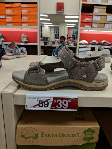 Shoe Store «Famous Footwear», reviews and photos, 40-24 College Point Blvd, Flushing, NY 11354, USA