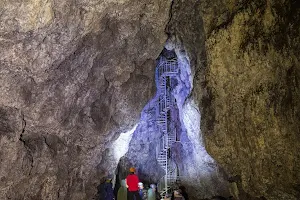 Vatnshellir Cave image