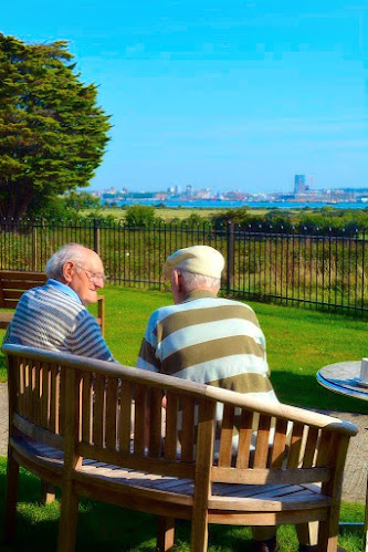 West Cliff Hall Care Home, West St, Hythe, Southampton SO45 5AA, United Kingdom