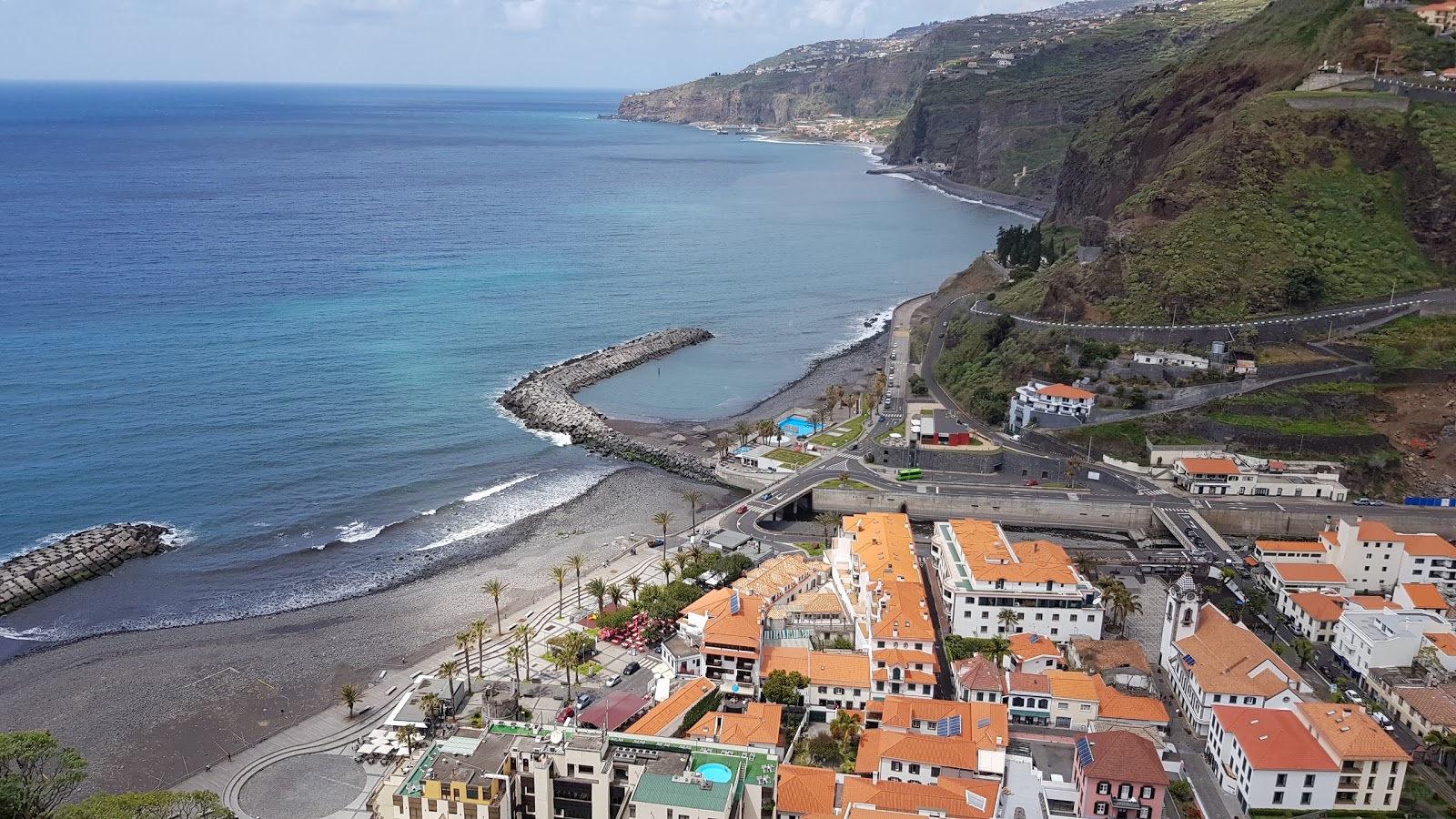 Foto av Praia Da Ribeira Brava och bosättningen