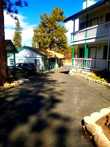 Hillcrest Suites & Cabins image