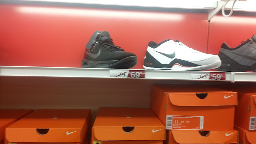 Shoe Store «Famous Footwear», reviews and photos, 505-507 W 49th St, Hialeah, FL 33012, USA