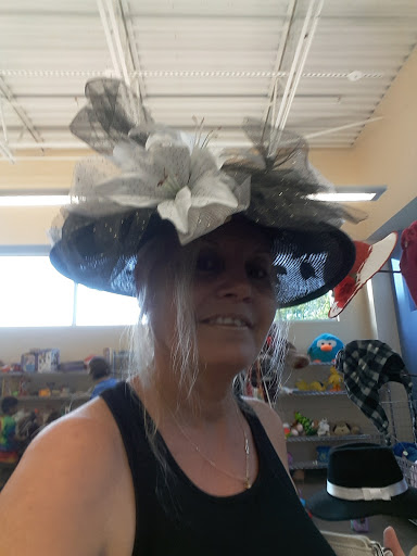 Clothing Store «Goodwill», reviews and photos, 9419-9421 Shelbyville Rd, Louisville, KY 40223, USA