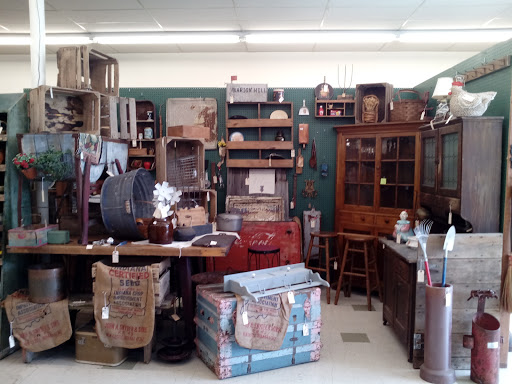 Antique Store «National Road Antique Mall», reviews and photos, 39 W Main St, Cambridge City, IN 47327, USA