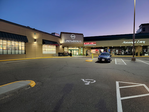 Grocery Store «Lunds & Byerlys Highland Park», reviews and photos, 2128 Ford Pkwy, St Paul, MN 55116, USA