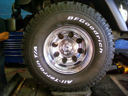 Tire Shop «South Tampa Auto and Tire», reviews and photos, 6511 S Dale Mabry Hwy, Tampa, FL 33616, USA