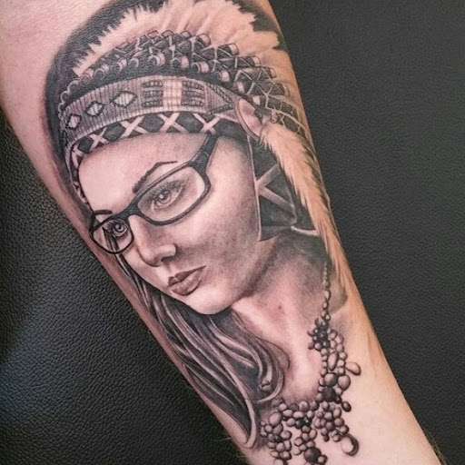 Tattoo Shop «Lucky You Tattoos», reviews and photos, 181 W Alameda St A, Manteca, CA 95336, USA