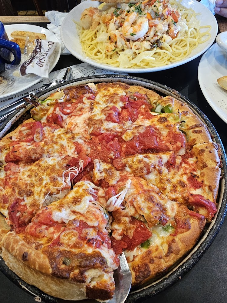 Restaurant near Oak Mar Motel