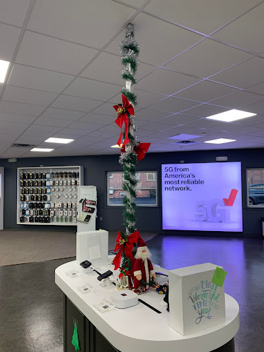 Cell Phone Store «Verizon Authorized Retailer / RW - Downingtown, PA», reviews and photos, 3903 Lincoln Hwy, Downingtown, PA 19335, USA