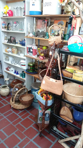 Pet Supply Store «Red Dog Hound & Pet Supply», reviews and photos, 3017 S Sheridan Rd, Tulsa, OK 74129, USA