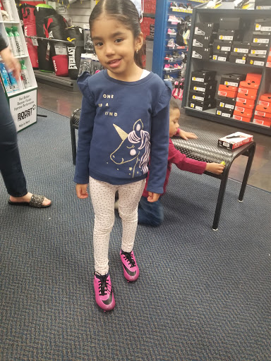 Sporting Goods Store «Big 5 Sporting Goods», reviews and photos, 900 W El Monte Way, Dinuba, CA 93618, USA