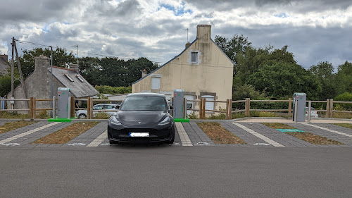 Borne de recharge de véhicules électriques Lidl Station de recharge Plomeur