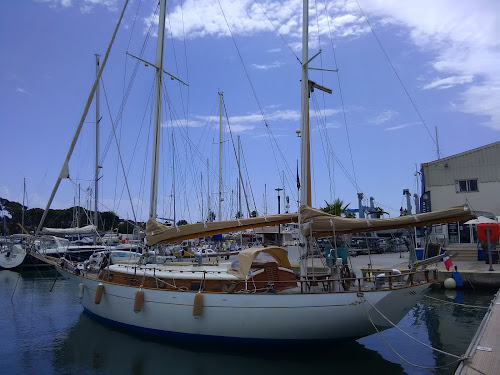 Parking des usagers du port à Saint-Mandrier-sur-Mer