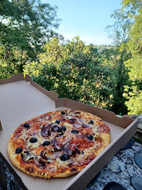 Plats et boissons du Pizzas à emporter Le petit Flore à Clermont-Dessous - n°2