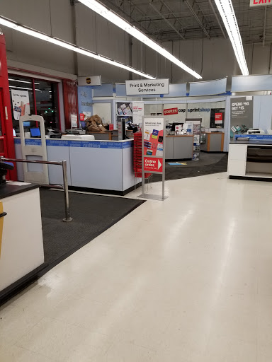 Office Supply Store «Staples», reviews and photos, 547 River Rd, Edgewater, NJ 07020, USA