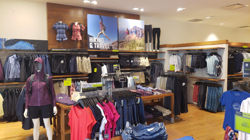 Clothing Store «Eddie Bauer», reviews and photos, 12912 Hill Country Blvd #115, Bee Cave, TX 78738, USA