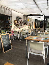 Atmosphère du Restaurant La Tonnelle/Maison Gil Renard sous la tonnelle à Bormes-les-Mimosas - n°4