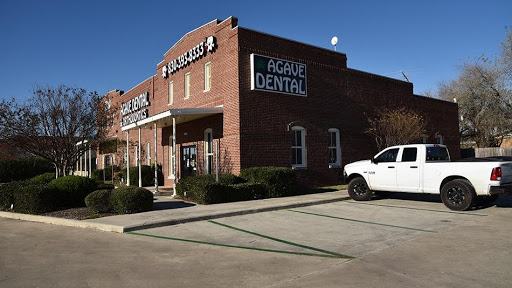 2006 10th St, Floresville, TX 78114, USA